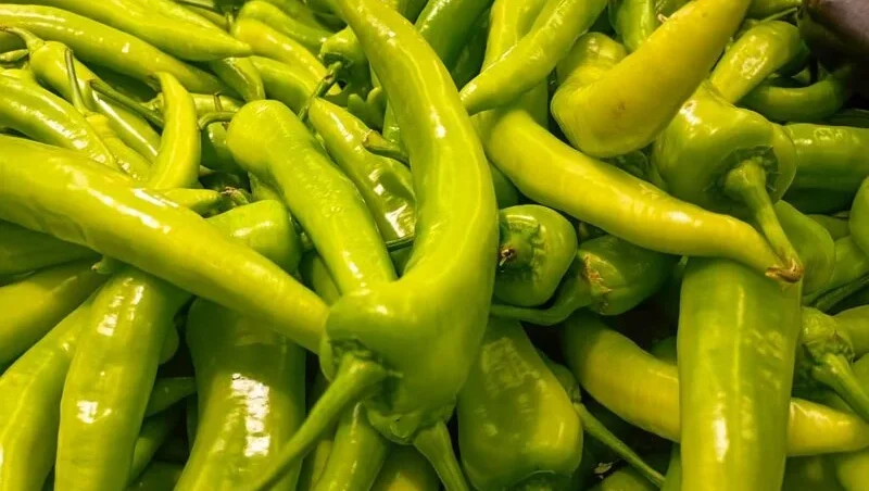 Fresh green banana peppers