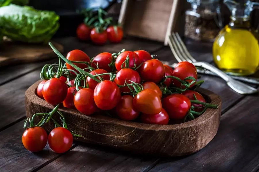 organic cherry tomatoes