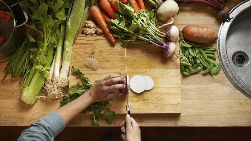 Cutting turnip into slices