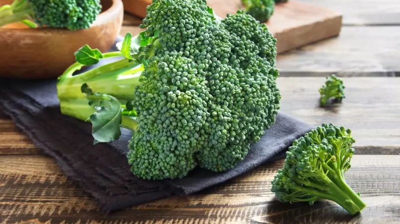 Healthy green organic raw broccoli