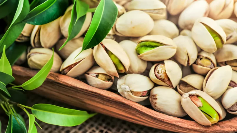 Bowl with pistachios nut