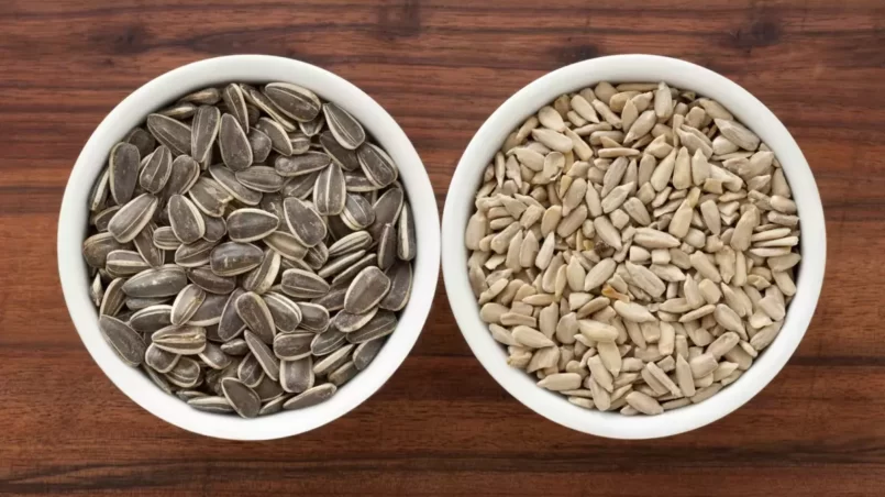 Whole and peeled sunflower seeds